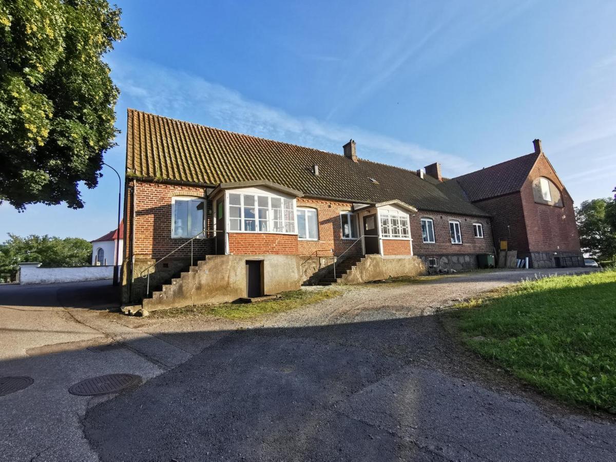 Apartamento Gamla Skolan Rum & Oevernattning I Spjutstorp Exterior foto